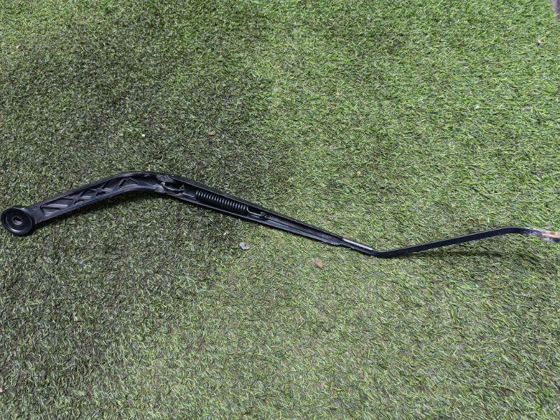 Поводок стеклоочистителя передний правый