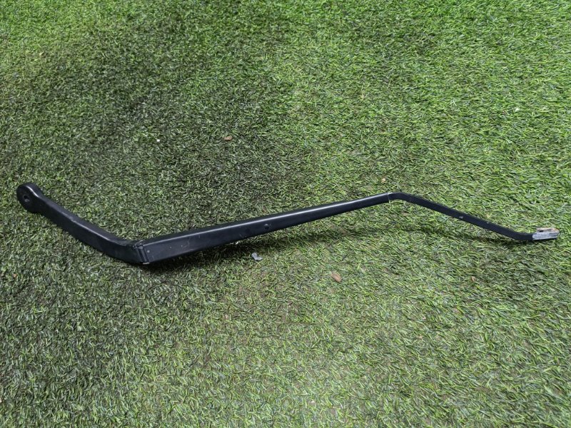 Поводок стеклоочистителя передний правый