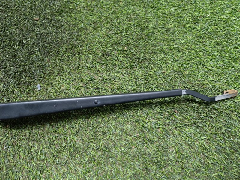 Поводок стеклоочистителя передний левый