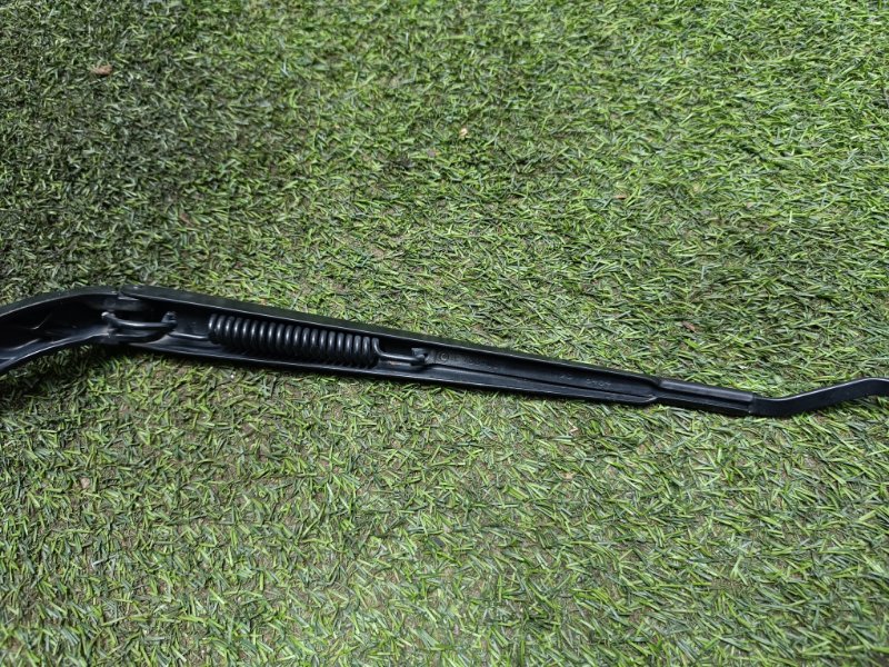 Поводок стеклоочистителя передний левый