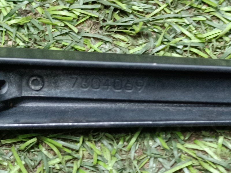 Поводок стеклоочистителя передний левый