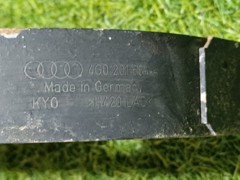 Кронштейн крепления топливного бака