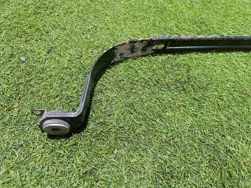 Кронштейн крепления топливного бака