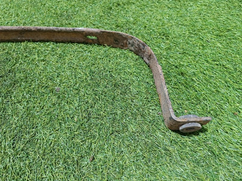 Кронштейн крепления топливного бака