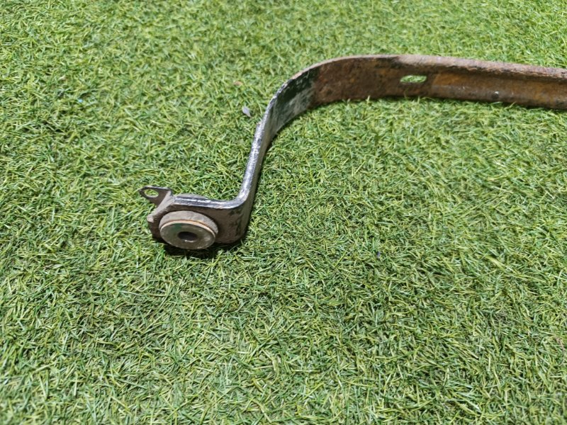 Кронштейн крепления топливного бака