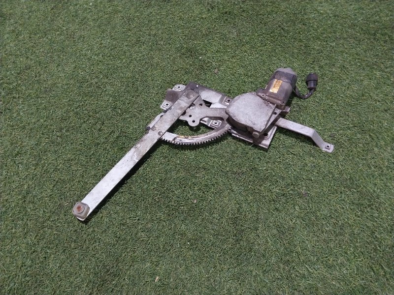 Стеклоподъемник электр. задний правый