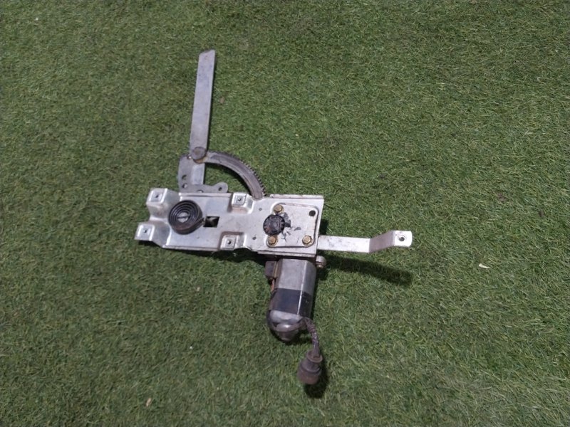 Стеклоподъемник электр. задний правый