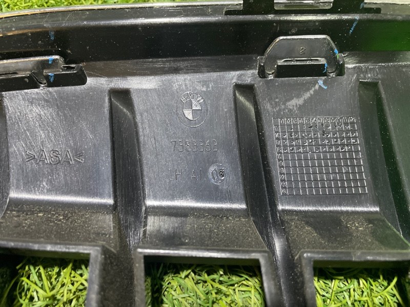 Решетка радиатора левая