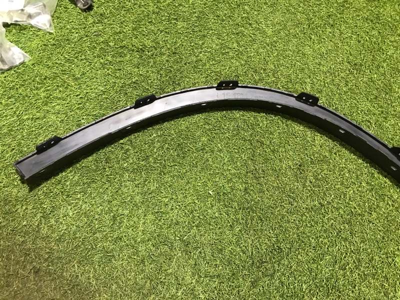 Накладка переднего крыла левого