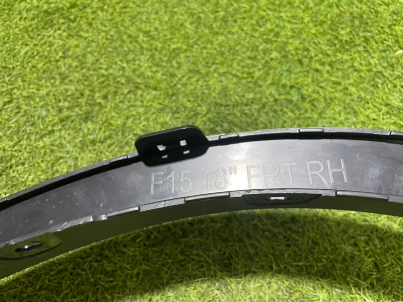 Накладка переднего крыла правого