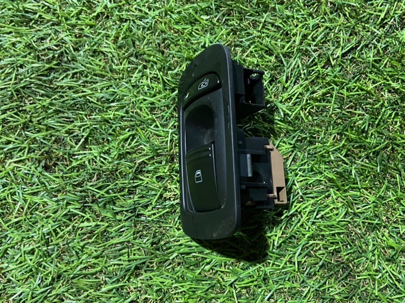 Кнопка стеклоподъемника