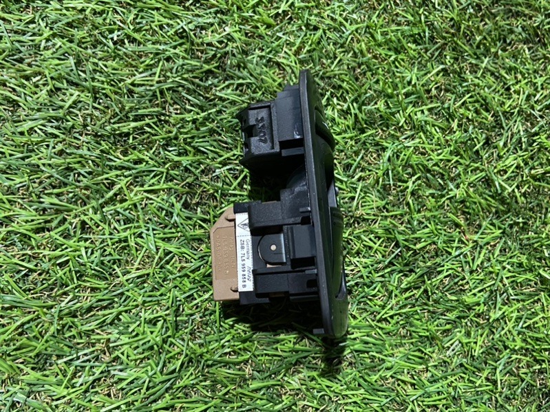 Кнопка стеклоподъемника