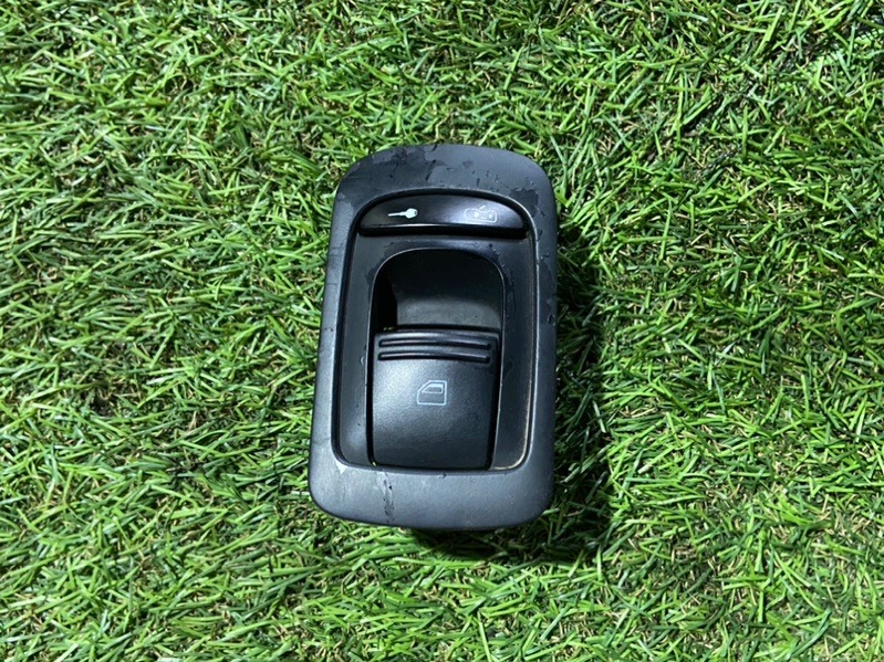 Кнопка стеклоподъемника