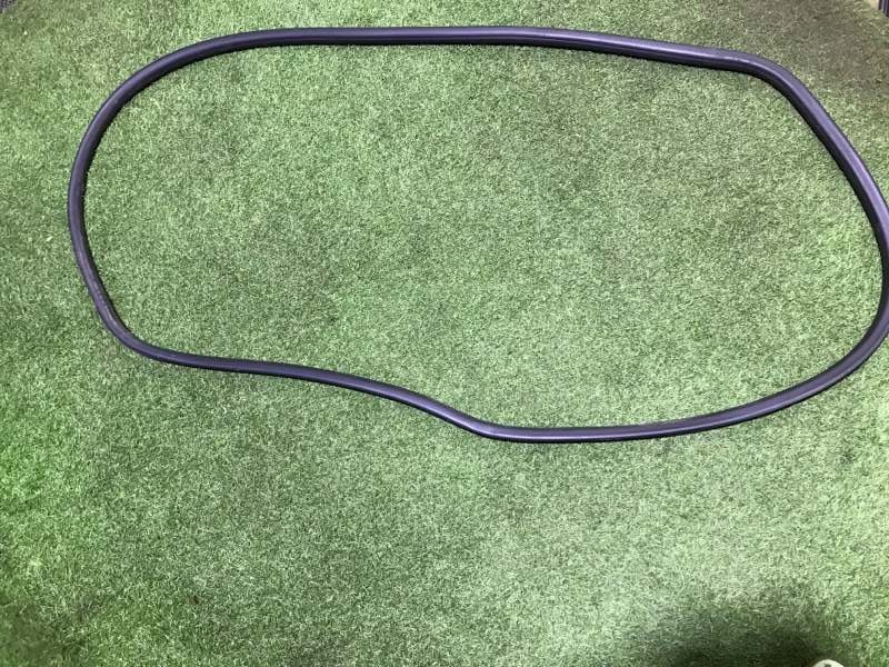 Уплотнитель заднего стекла