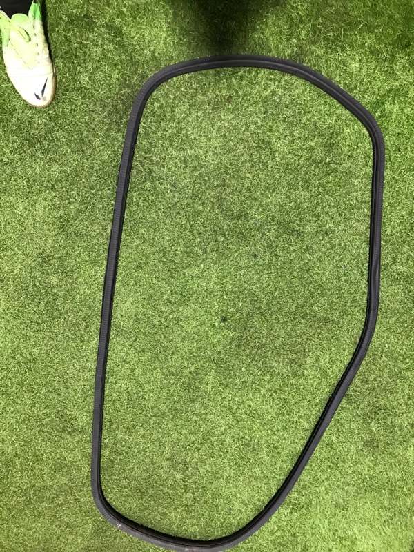 Уплотнитель заднего стекла