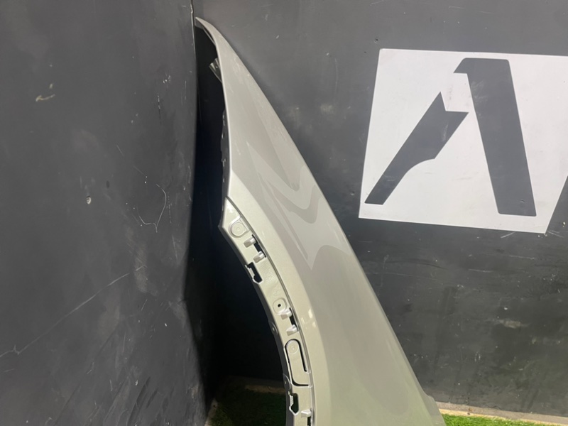 Крыло переднее левое