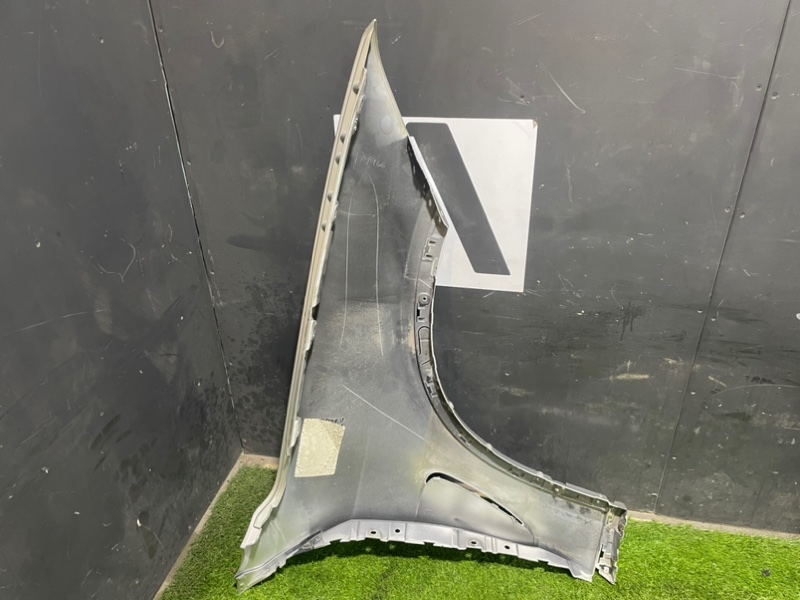 Крыло переднее левое