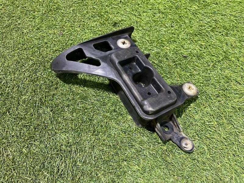 Заглушка поддомкратника