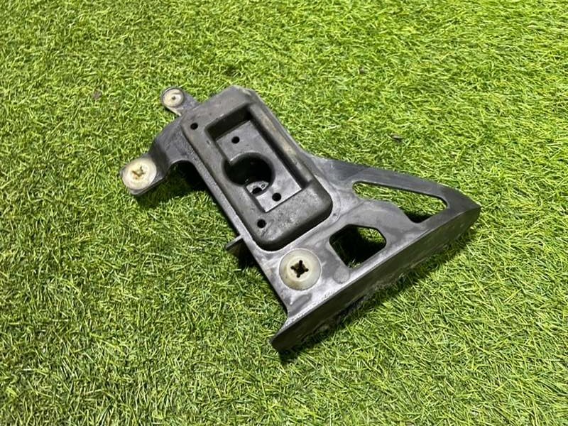 Заглушка поддомкратника