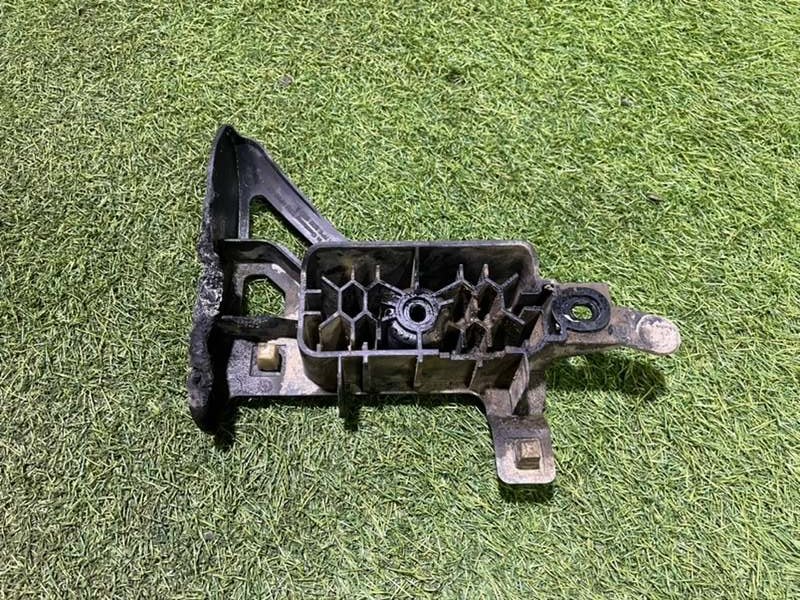 Заглушка поддомкратника