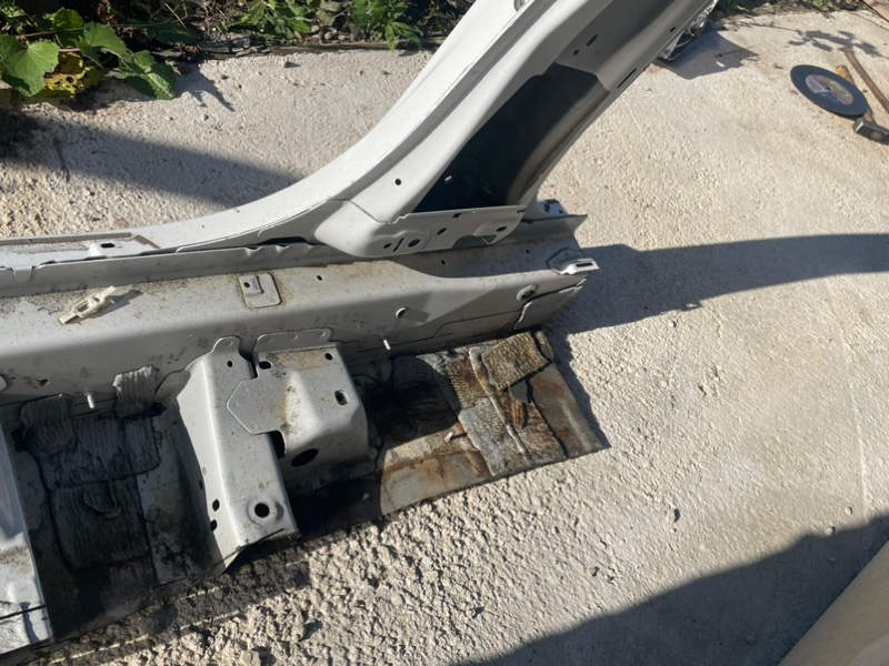 Кузовной элемент