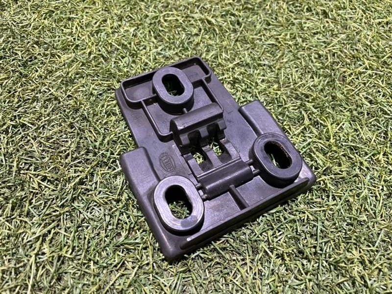 Кронштейн фар левый