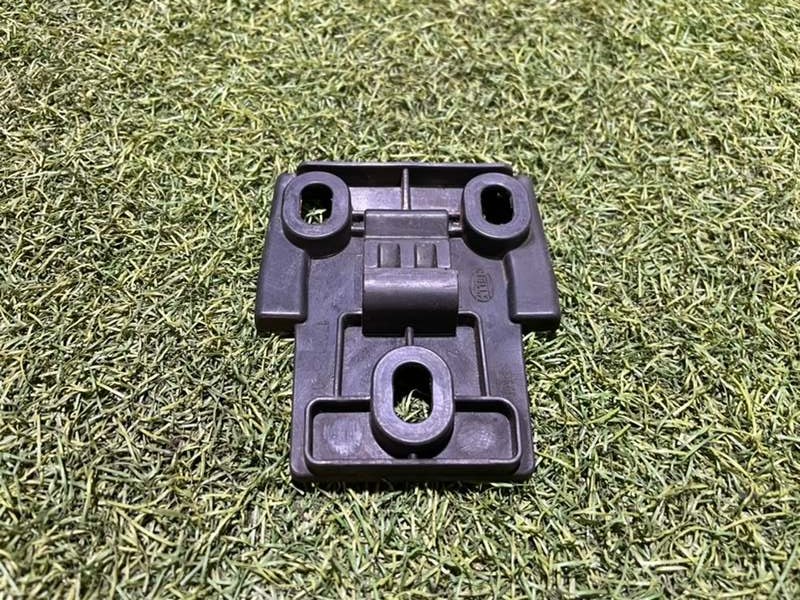 Кронштейн фар левый