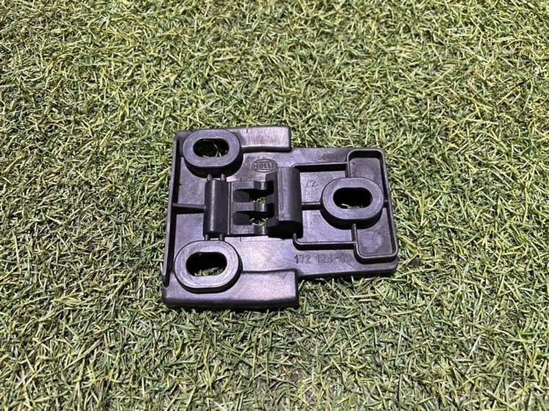 Кронштейн фар левый