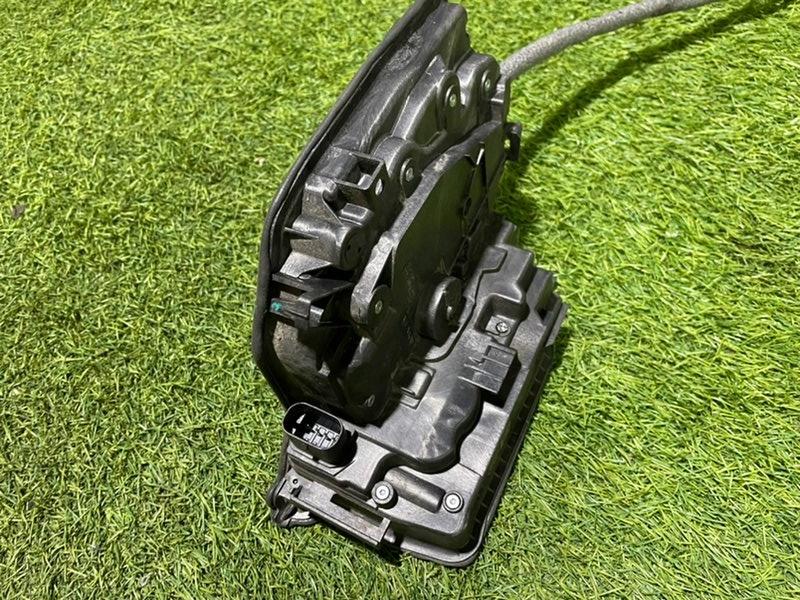 Замок двери передней правой