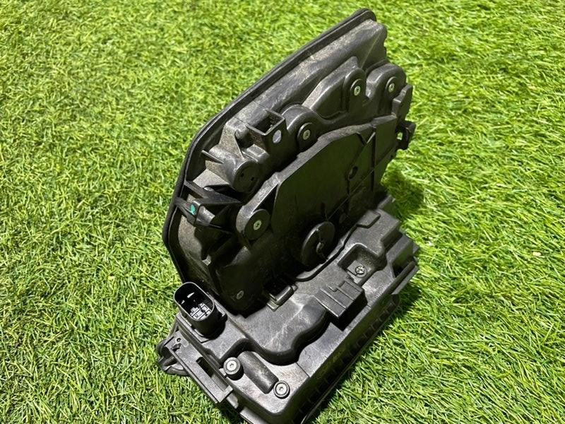 Замок двери задней правой