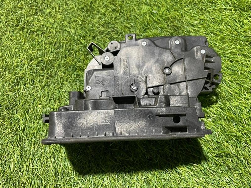 Замок двери задней правой