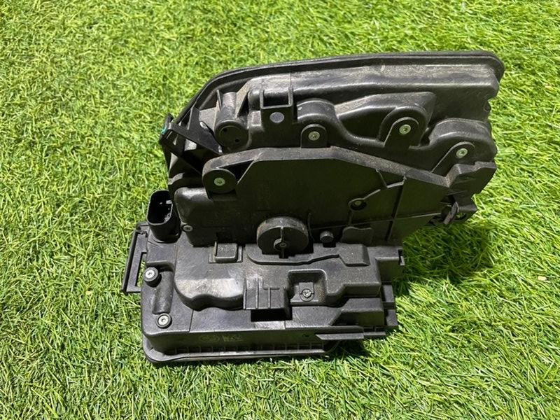 Замок двери задней правой