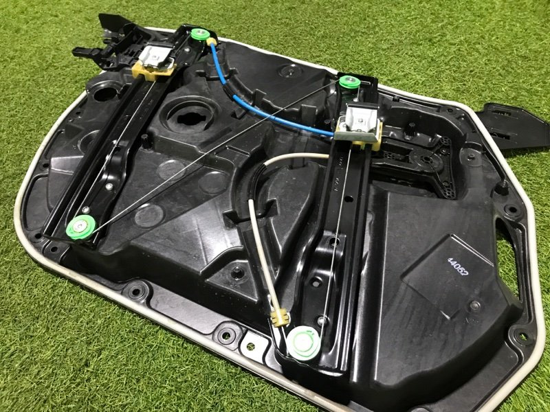 Стеклоподъемник электр. передний правый