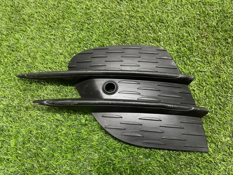 Решетка в бампер левая