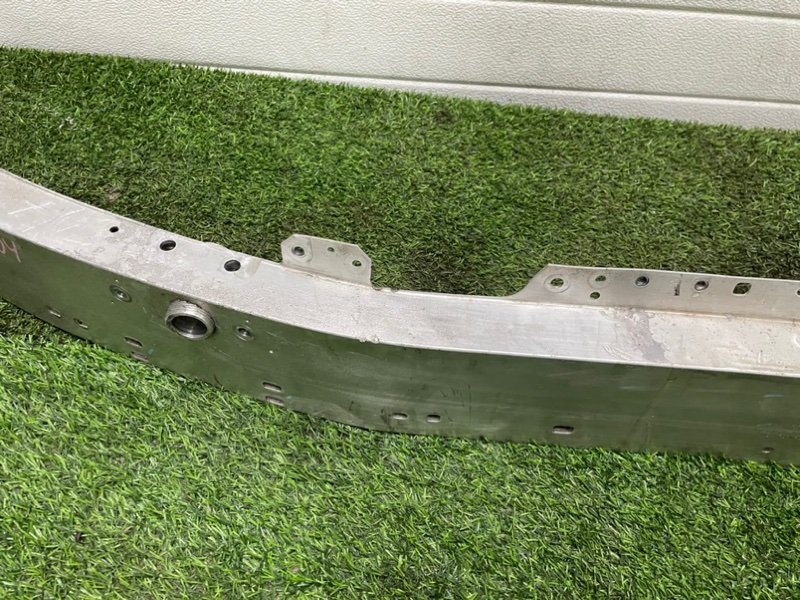 Усилитель переднего бампера