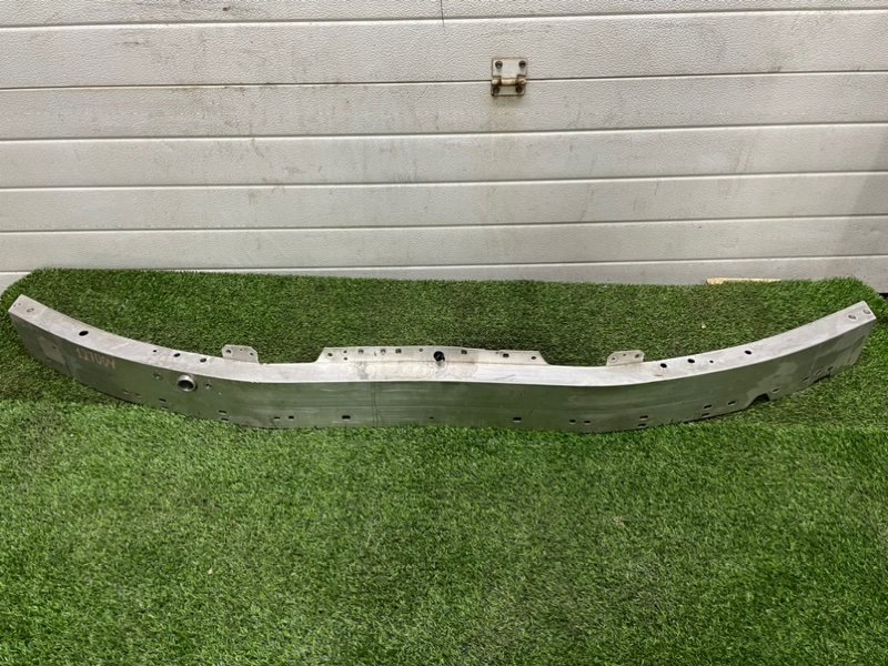 Усилитель переднего бампера