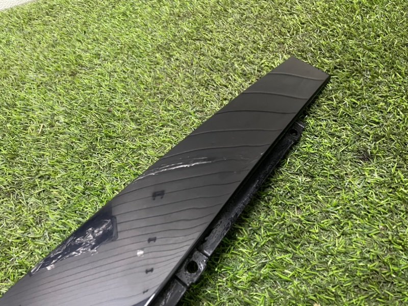 Накладка двери передней правой