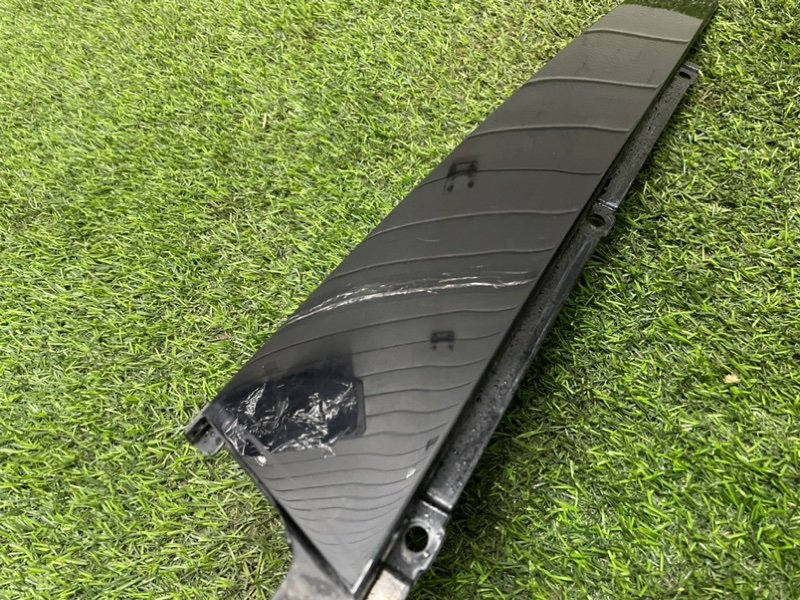 Накладка двери передней правой