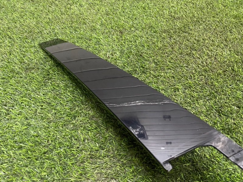 Накладка двери передней правой