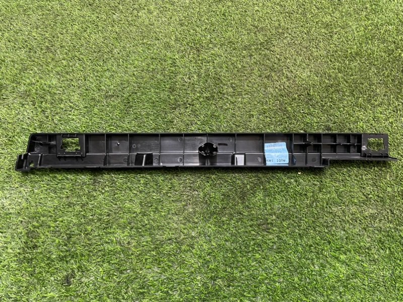 Накладка крышки багажника