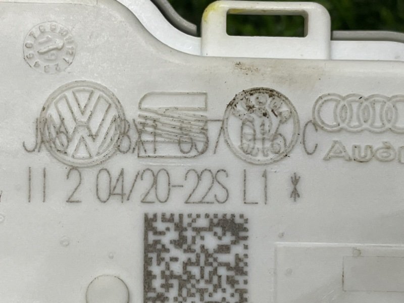 Замок двери передней правой