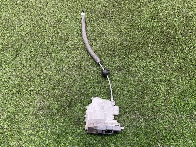 Замок двери передней правой