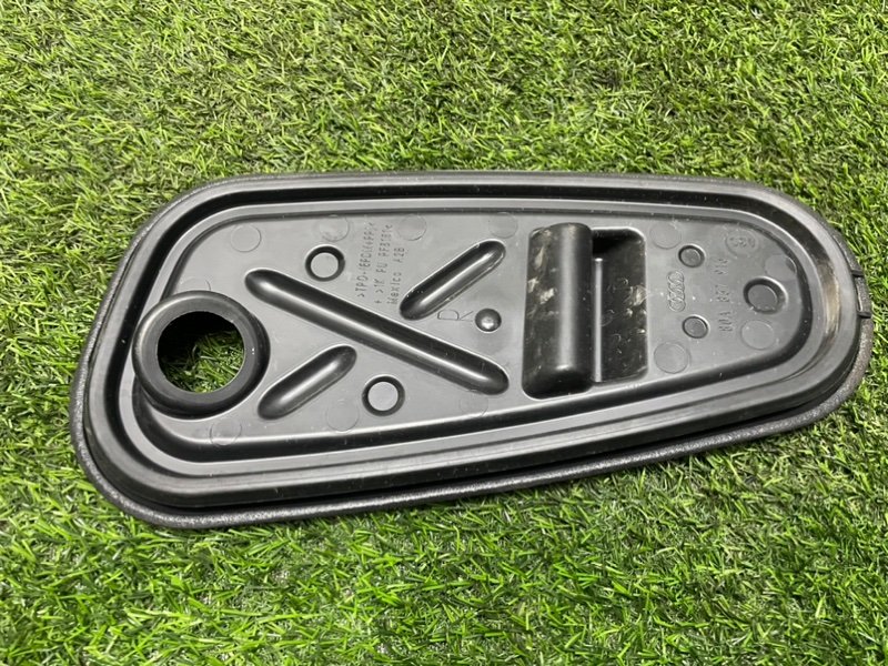 Накладка двери передней правой