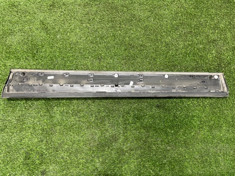 Накладка двери передней левой