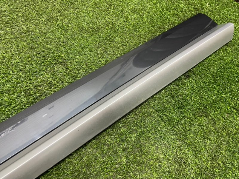 Накладка двери передней левой