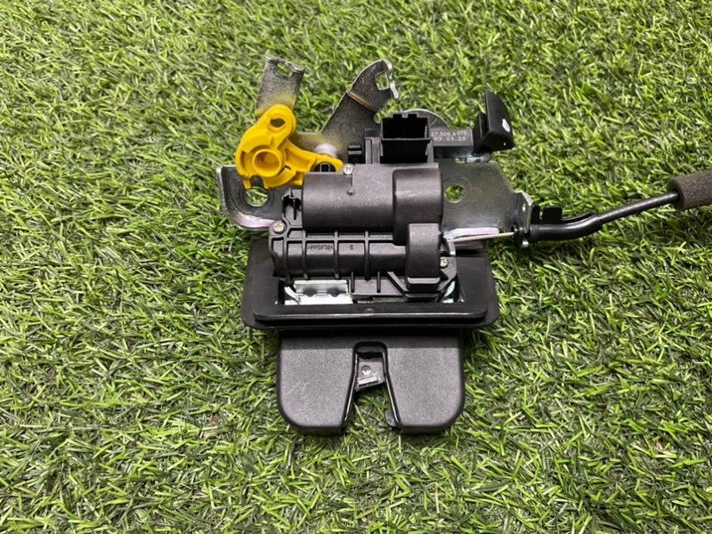 Замок багажника