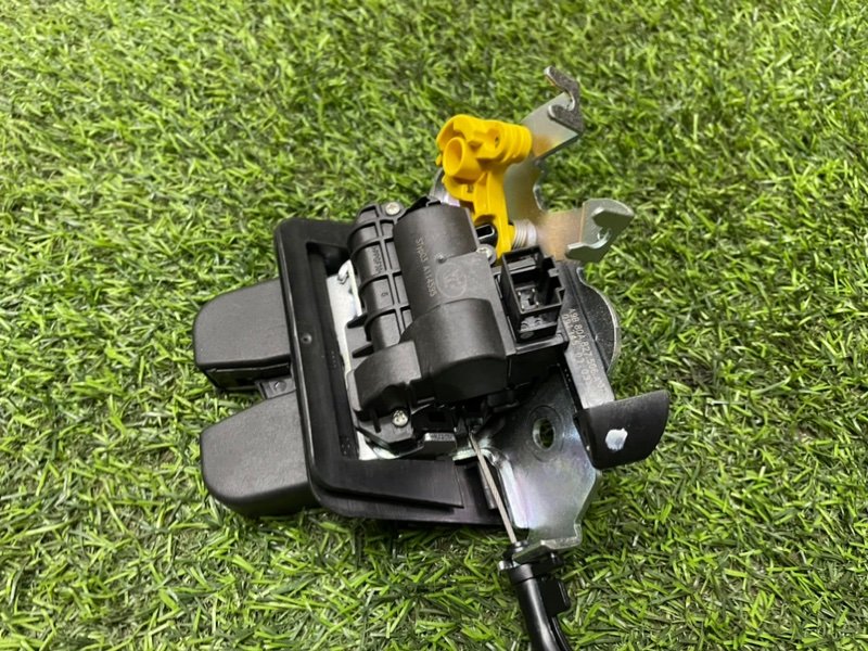 Замок багажника