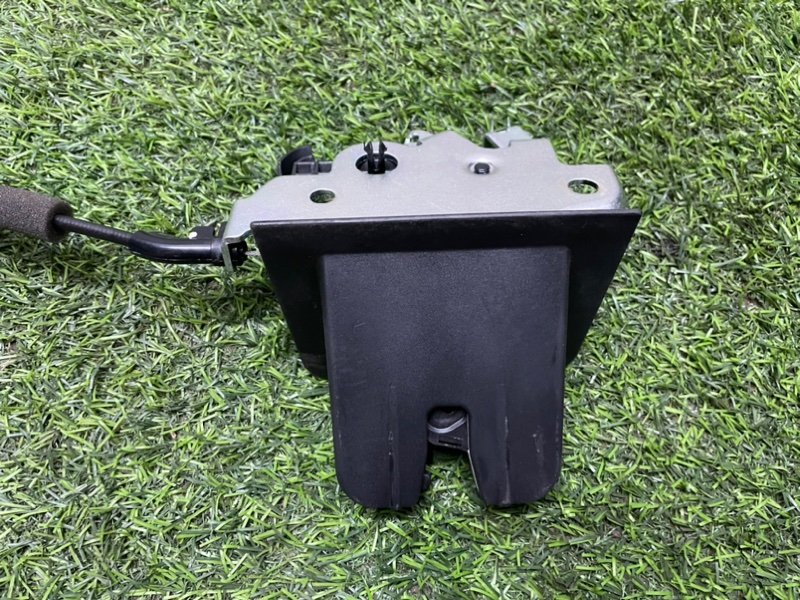 Замок багажника