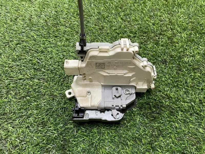 Замок двери задней левой