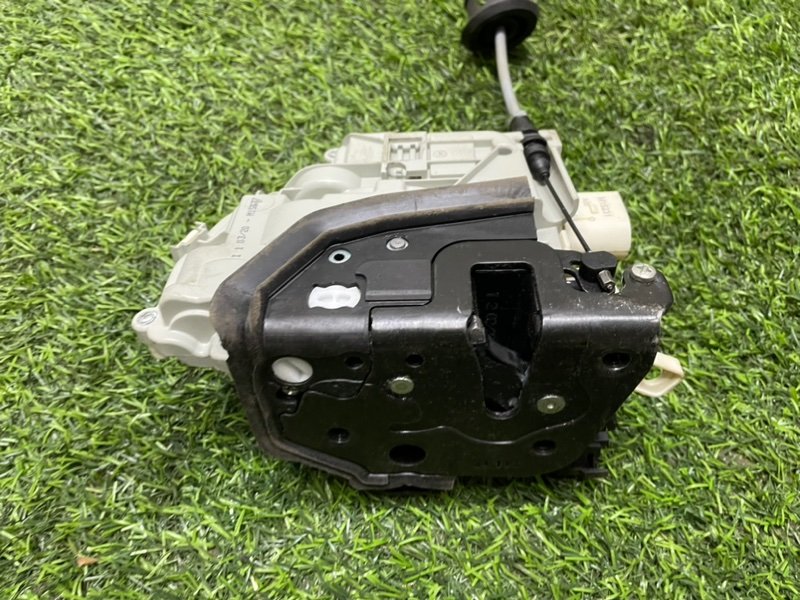 Замок двери задней левой